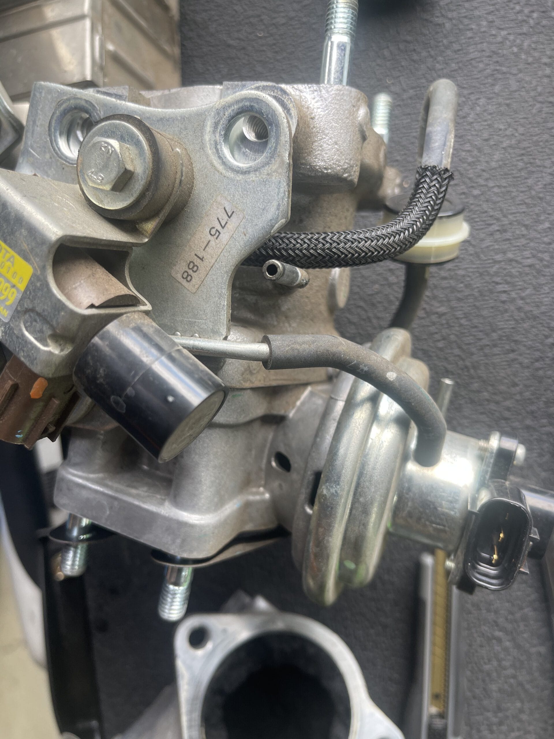 Toyota Hilux 1KD walnut shell blasting Inlet Ports32 Intake Cleaning